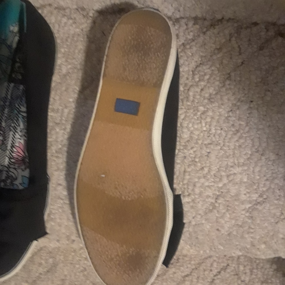 Shoes - Picture 3 of 4